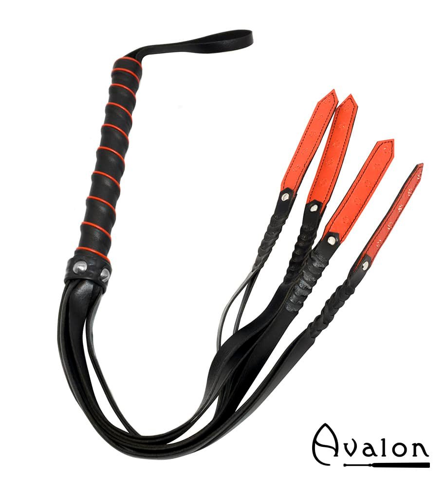 AVALON - YWAIN - Vampyr Flogger med Fire Haler AVALON - YWAIN - Vampyr Flogger med Fire Haler