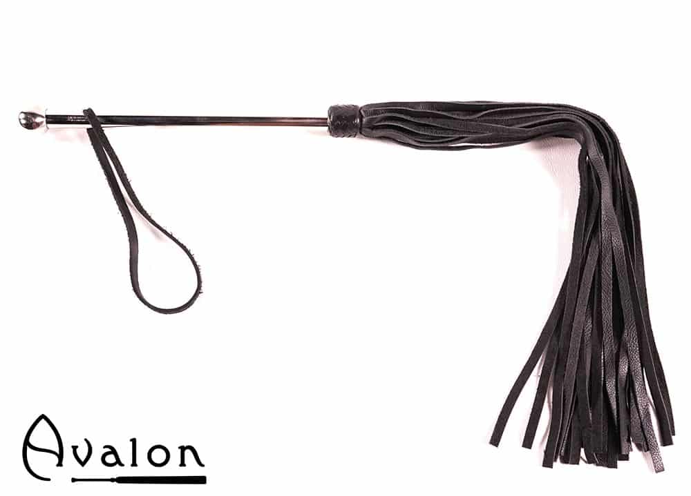 Avalon - SORCERESS - Sort flogger med langt metall håndtak