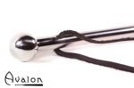 Avalon - SORCERESS - Sort og rød flogger med langt metall håndtak