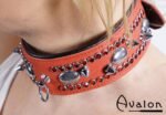 Avalon - QUEST - Collar med spisse nagler og strass - Rød og sort