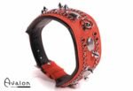 Avalon - QUEST - Collar med spisse nagler og strass - Rød og sort