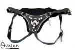 Avalon - TAKEN - Strap-on sele i sort og hvitt lær